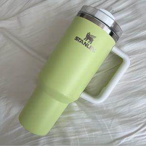 Stanley - Limited Edition 40 oz Quencher Tumbler - Pale Lime